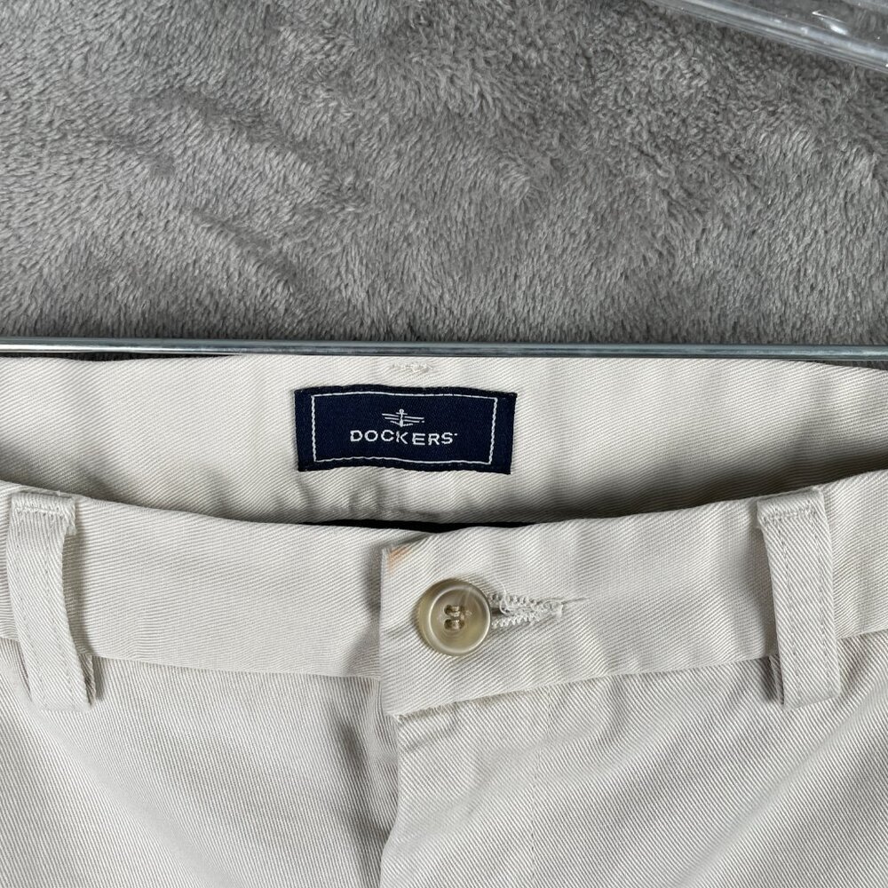 Dockers Pants Mens 34x30 Khaki Chinos Wide Leg Straight Work 100% Cotton Casual - Picture 3 of 7